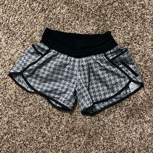 Lululemon Houndstooth Run Times Shorts, Sz 6